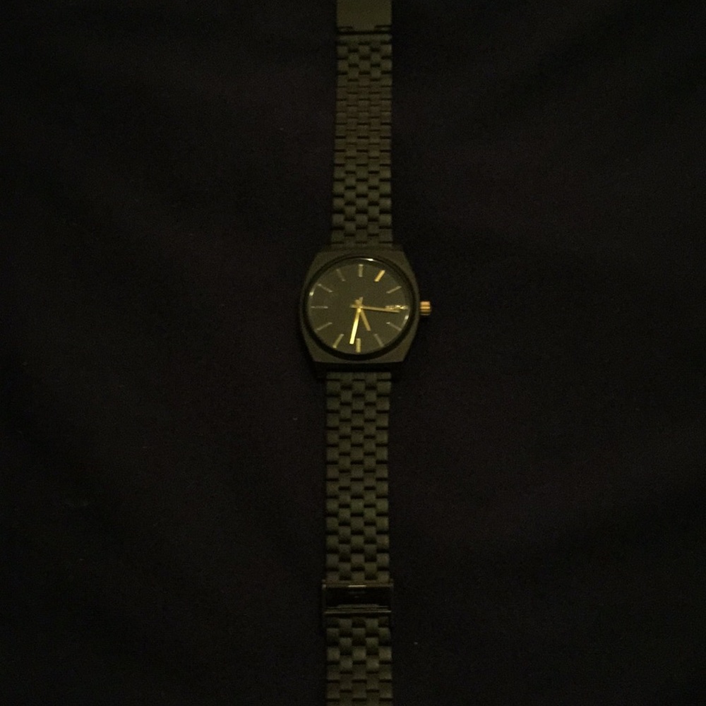 Nixon Minimal “the time teller” watch mint!!